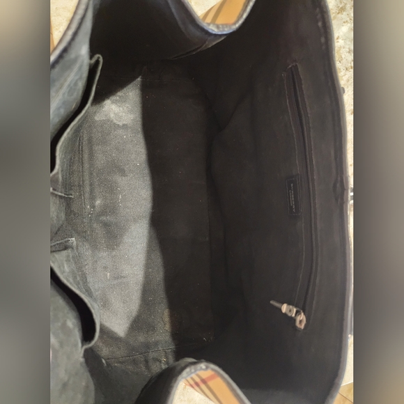 Burberry House Check Buckle Tote Bag - Picture 6 of 16